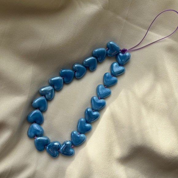 Phone charm with blue hearts - Picture 4 of 6